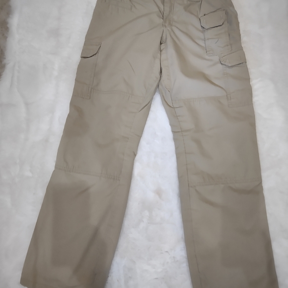 5.11 Tactical Khakis Pants - Picture 16 of 17